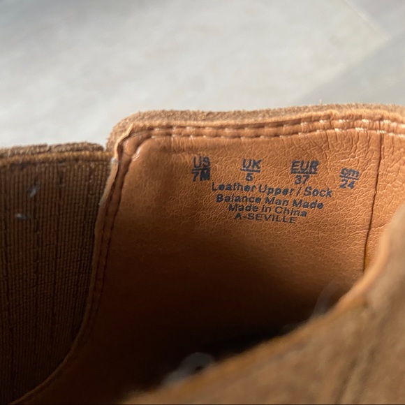 Brown suede booties - Picture 2 of 5